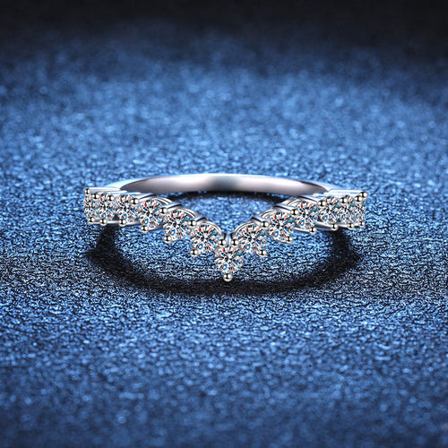 [Garvey]ELEGANT V-SHAPED CHEVRON MOISSANITE RING