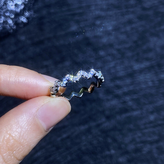 [Garvey]CHIC WAVY MOISSANITE ETERNITY RING