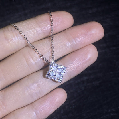 [Garvey]STAR-CLOVER MOISSANITE NECKLACE