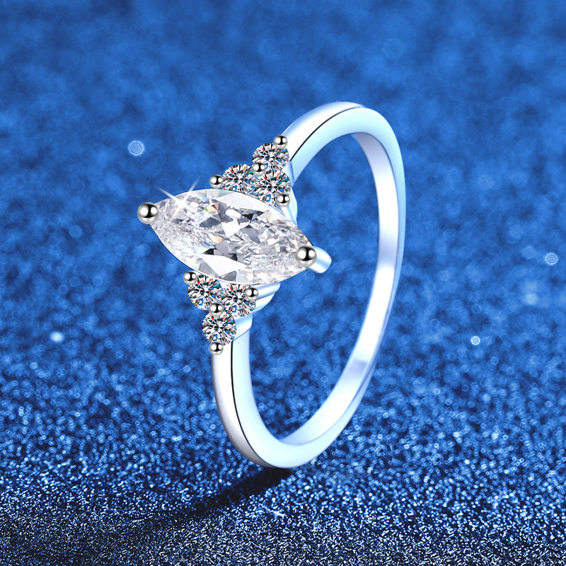 [Garvey]ELEGANT MARQUISE CUT MOISSANITE RING WITH SIDE ACCENTS