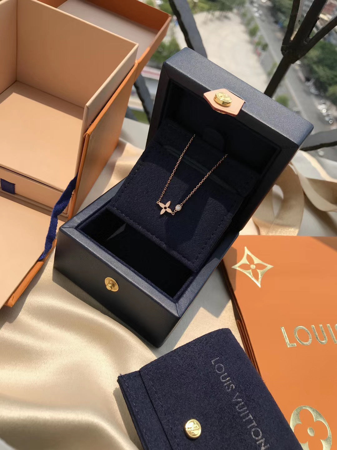 [Garvey ]BLOSSOM PENDANT PINK GOLD AND DIAMOND