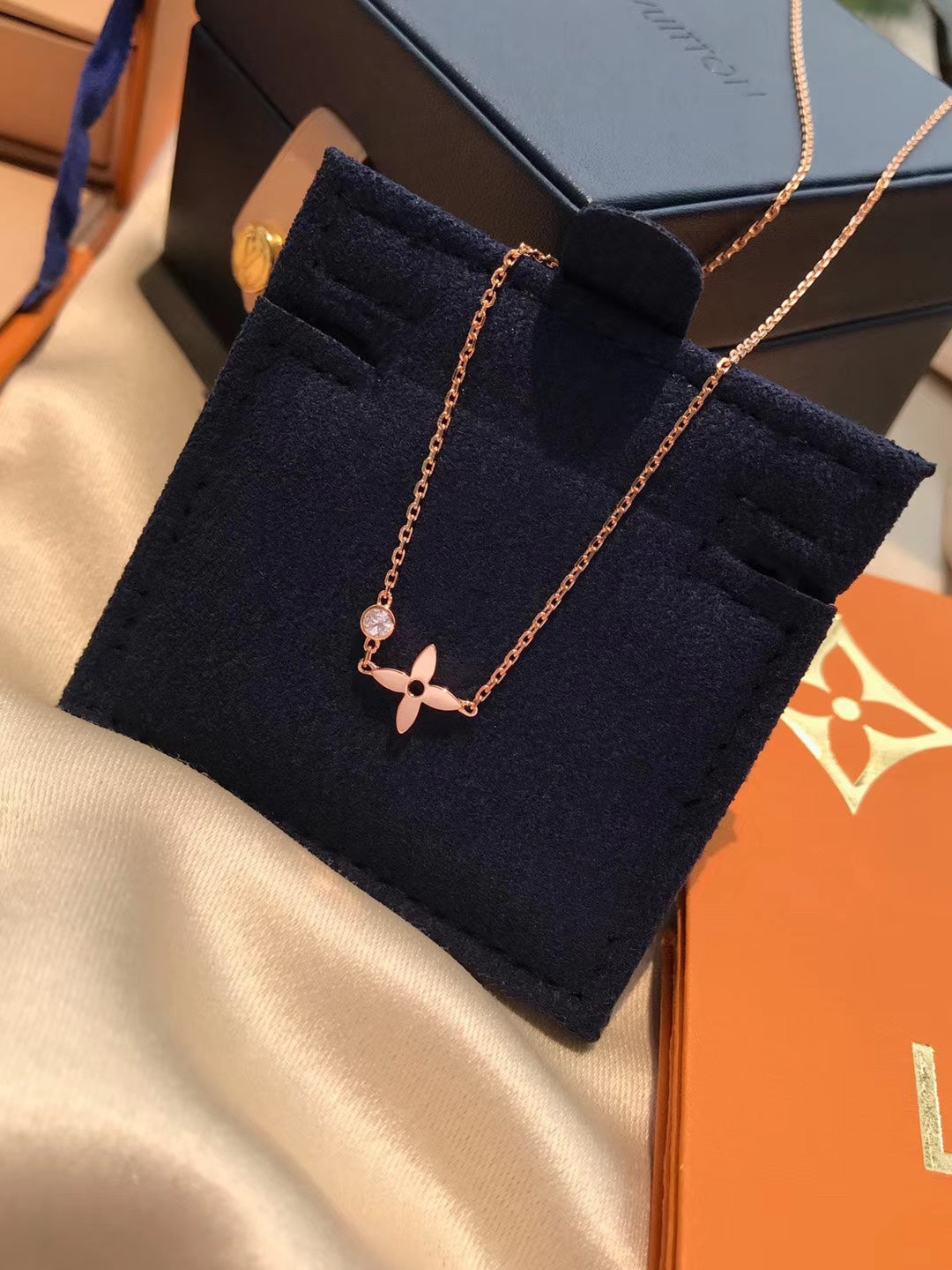 [Garvey ]BLOSSOM PENDANT PINK GOLD AND DIAMOND