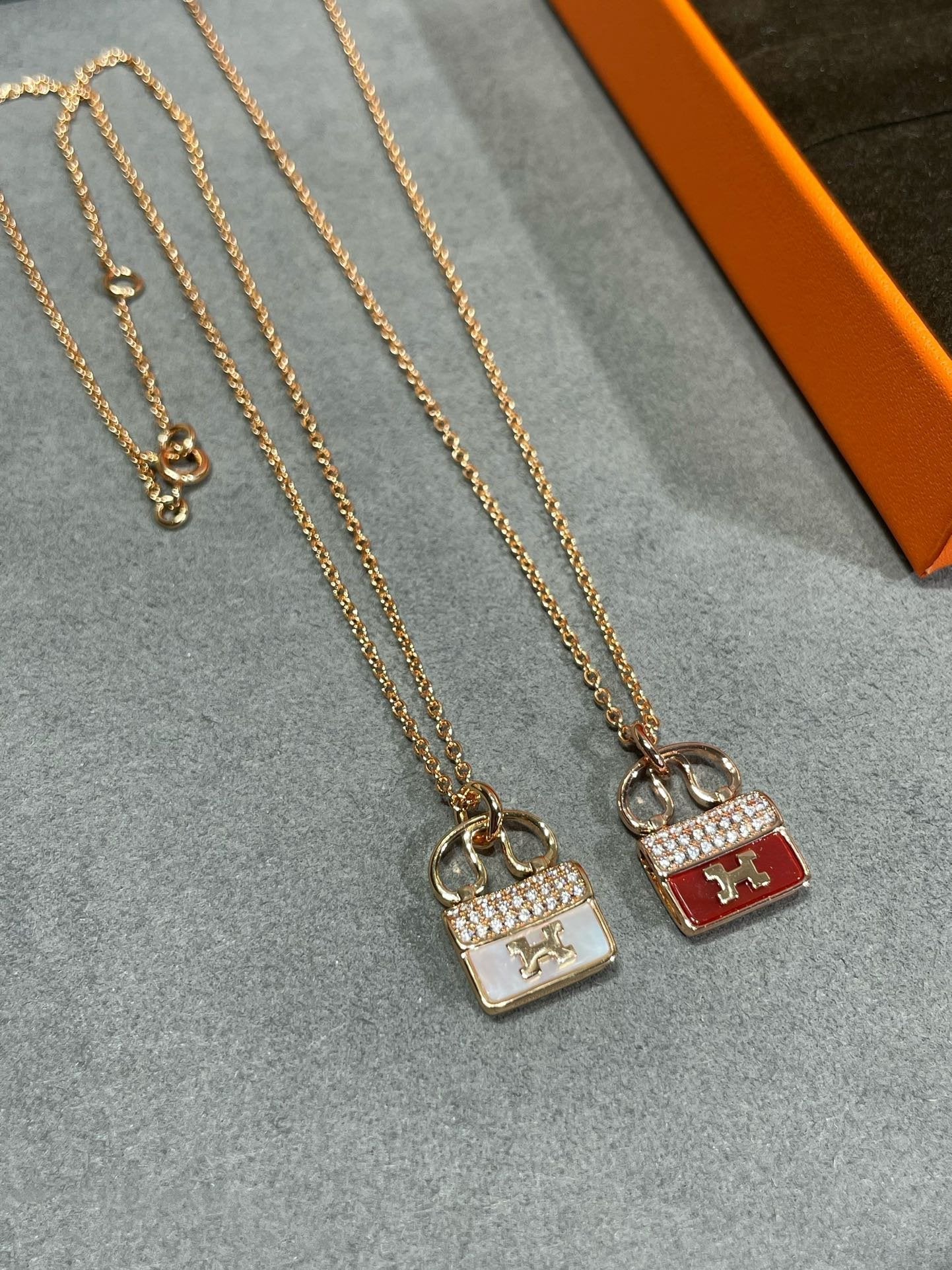 [Garvey]H CIRCE MOISSANITE PENDANT NECKLACE GOLD