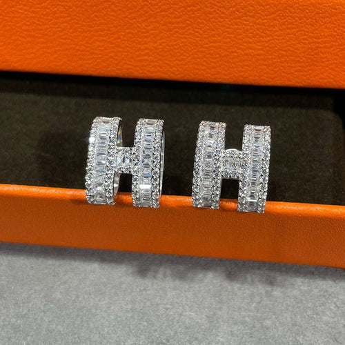 [Garvey ]H STUD EARRINGS WITH SILVER DIAMONDS