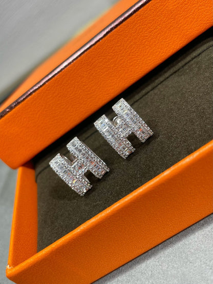 [Garvey ]H STUD EARRINGS WITH SILVER DIAMONDS