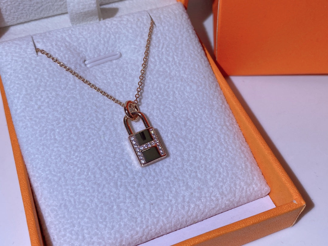[Garvey ]HM ADVANCED NICHE LOCK HEAD NECKLACE DIAMONDS