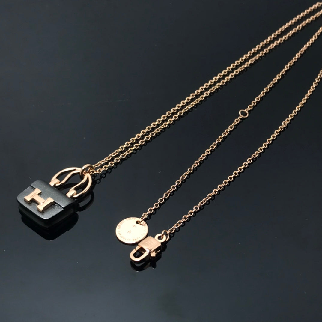[Garvey ]WOMEN'S HM AMULETTES CONSTANCE PENDANT NECKLACE