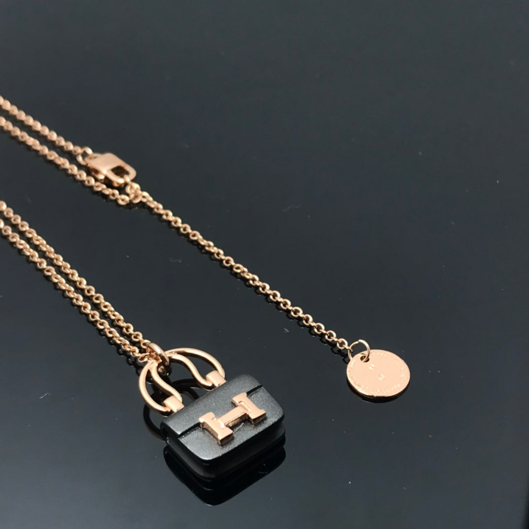 [Garvey ]WOMEN'S HM AMULETTES CONSTANCE PENDANT NECKLACE