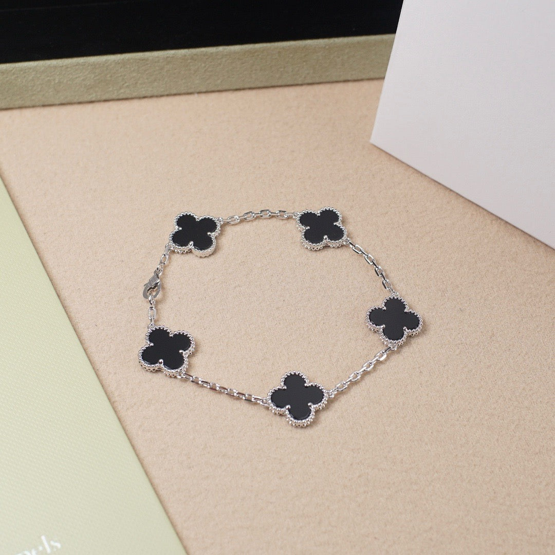 [Garvey ] CLOVER 5 MOTIF ONYXS BRACELET COLLECTION