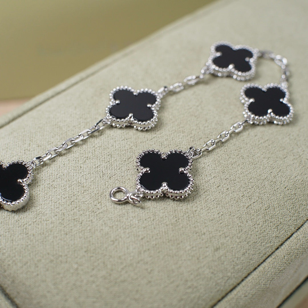 [Garvey ] CLOVER 5 MOTIF ONYXS BRACELET COLLECTION