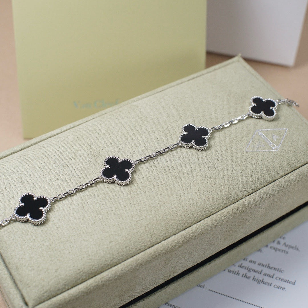 [Garvey ] CLOVER 5 MOTIF ONYXS BRACELET COLLECTION