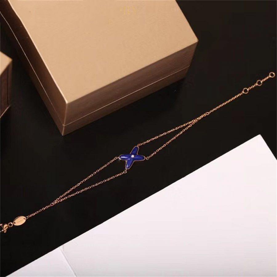 [Garvey ]Hollow Design Four-Leaf Clover Flower Shape Bracelet