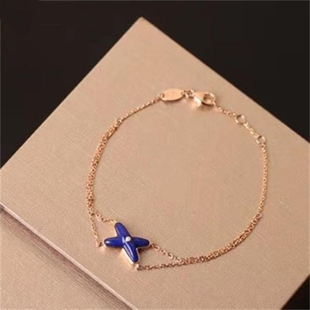 [Garvey ]Hollow Design Four-Leaf Clover Flower Shape Bracelet