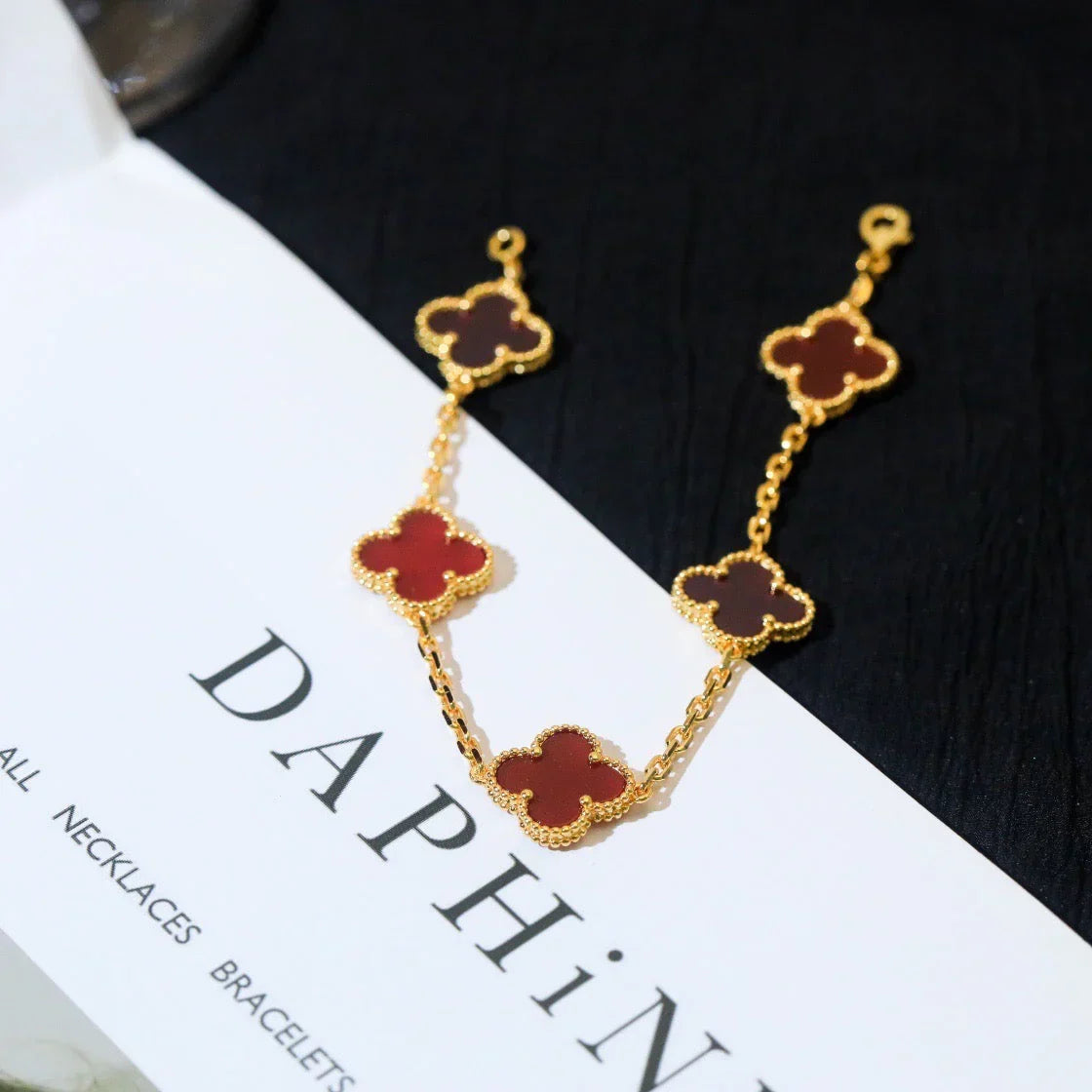 [Garvey]LUCKY CLOVER 5-MOTIF BRACELET - RED CARNELIAN COLLECTION