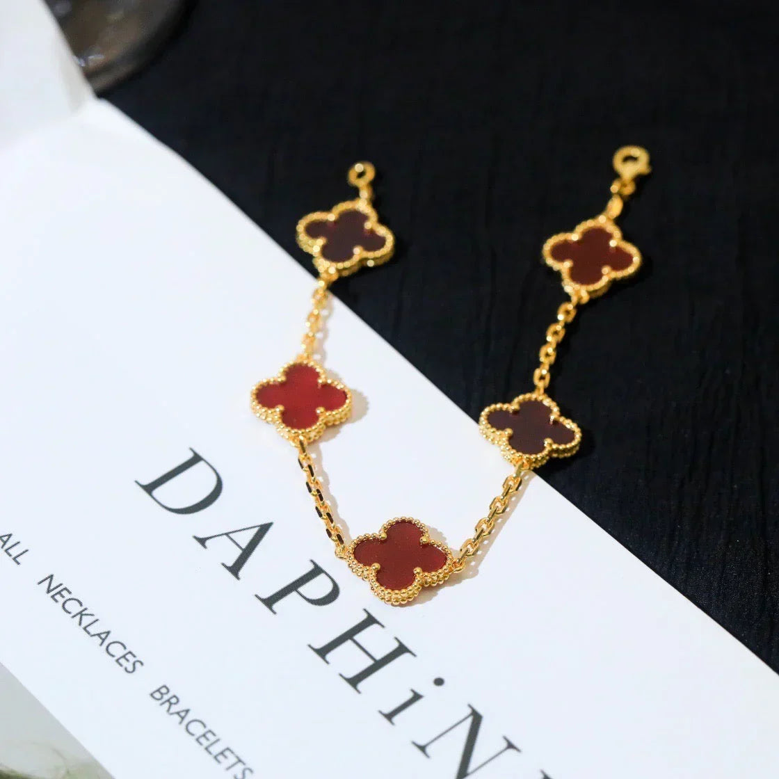 [Garvey ] CLOVER 5 MOTIF RED CORNELIAN BRACELET COLLECTION