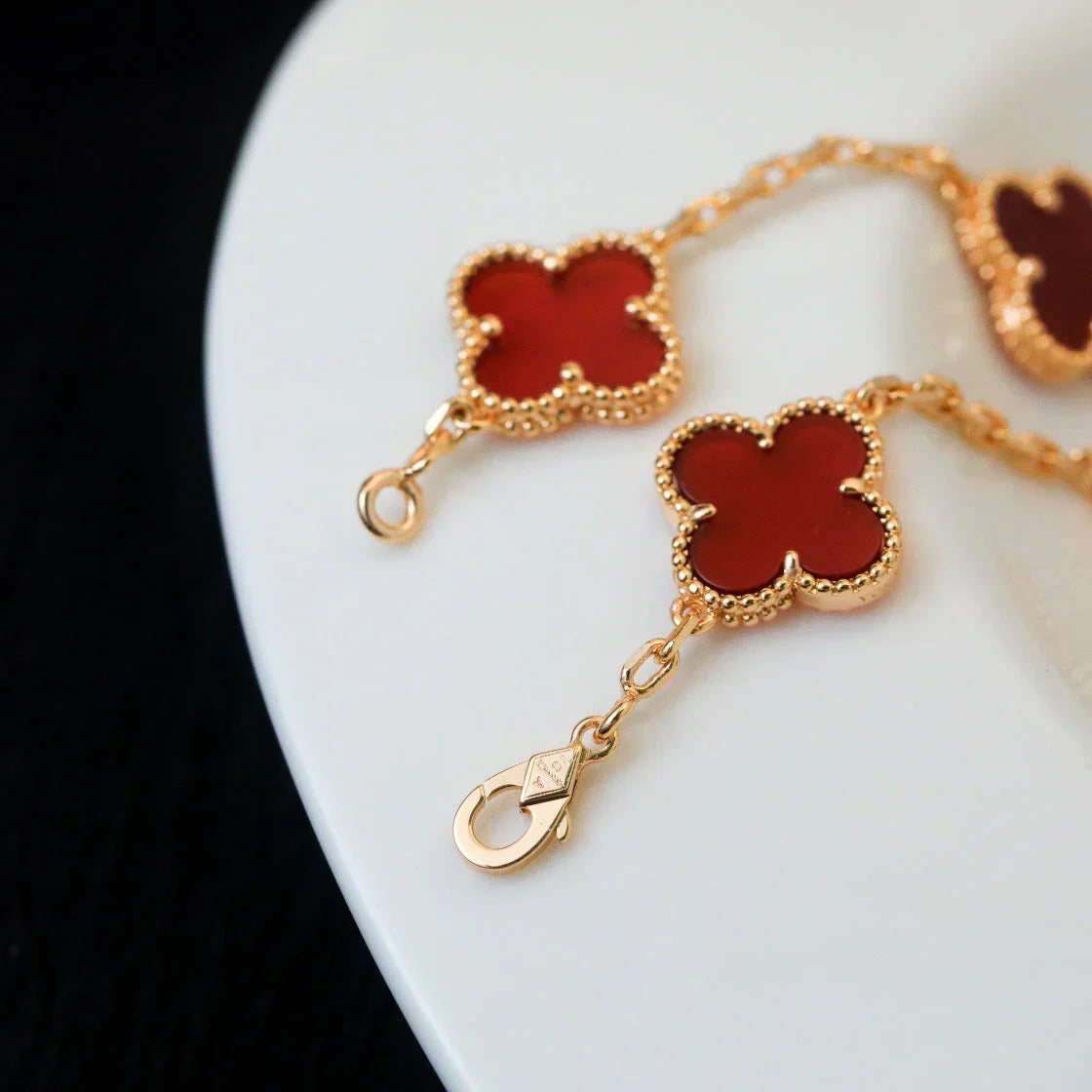 [Garvey]LUCKY CLOVER 5-MOTIF BRACELET - RED CARNELIAN COLLECTION