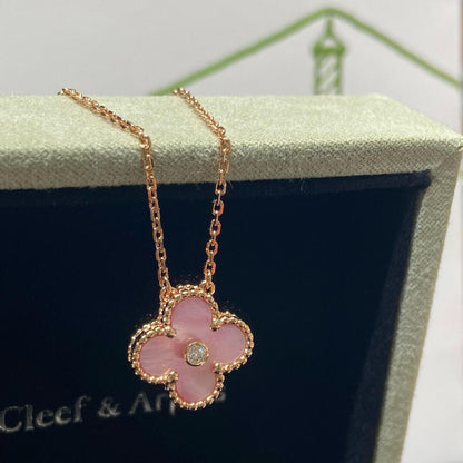 [Garvey ]CLOVER 15MM DIAMOND PINK MOP NECKLACE