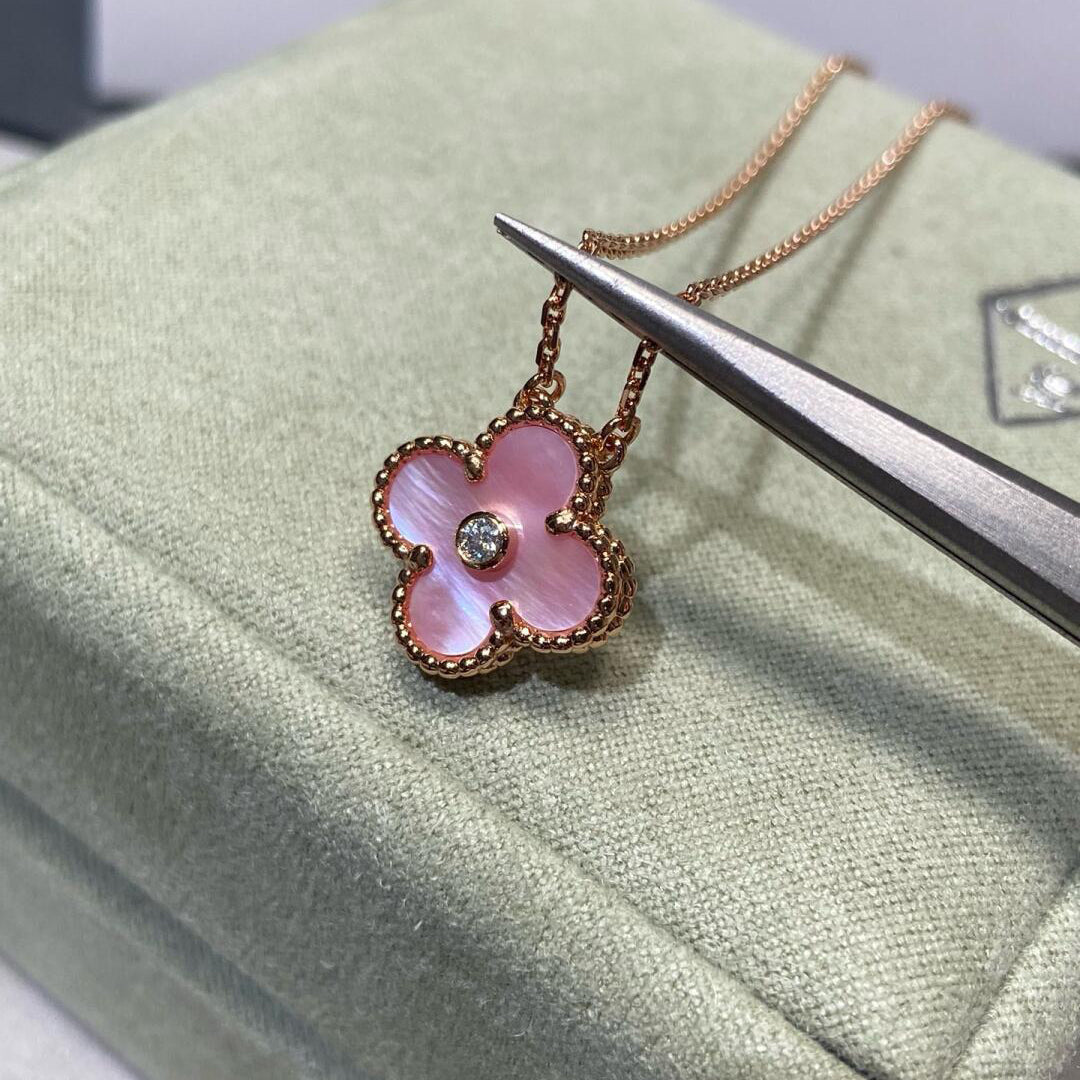 [Garvey ]CLOVER 15MM DIAMOND PINK MOP NECKLACE