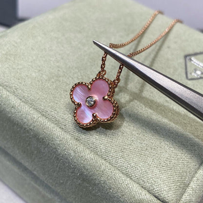 [Garvey ]CLOVER 15MM DIAMOND PINK MOP NECKLACE