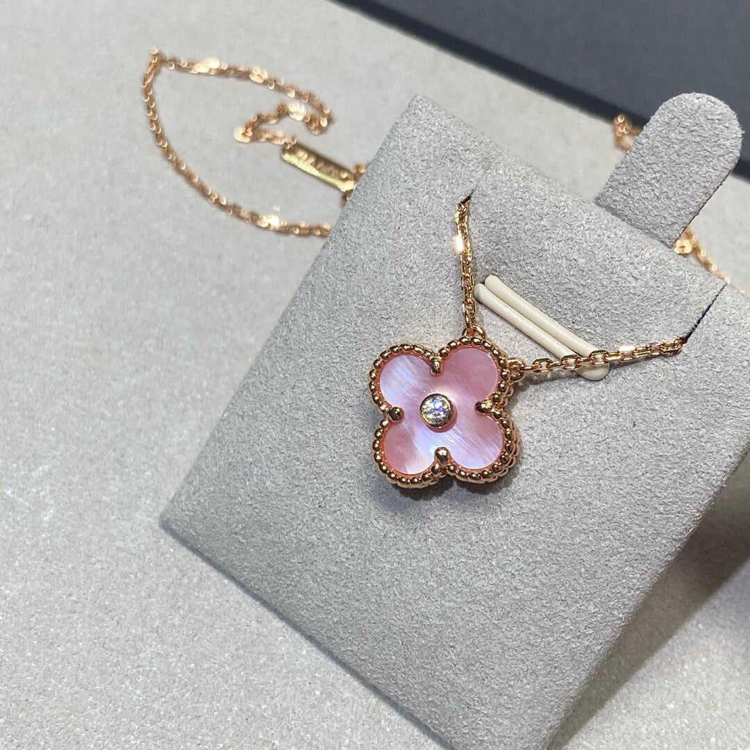 [Garvey ]CLOVER 15MM DIAMOND PINK MOP NECKLACE