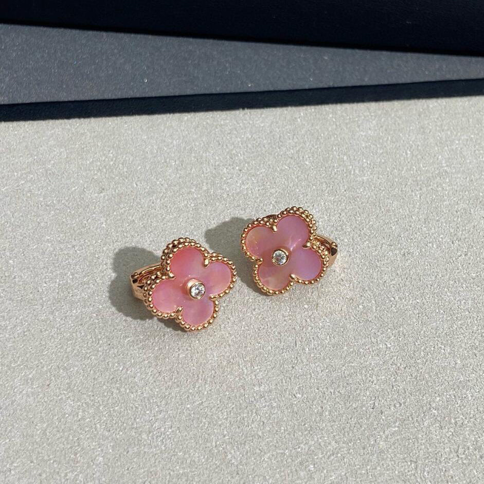 [Garvey ]CLOVER MEDIUM 1 DIAMOND PINK EARRINGS