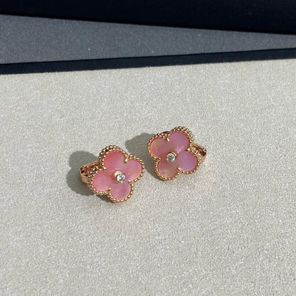 [Garvey ]CLOVER MEDIUM 1 DIAMOND PINK EARRINGS