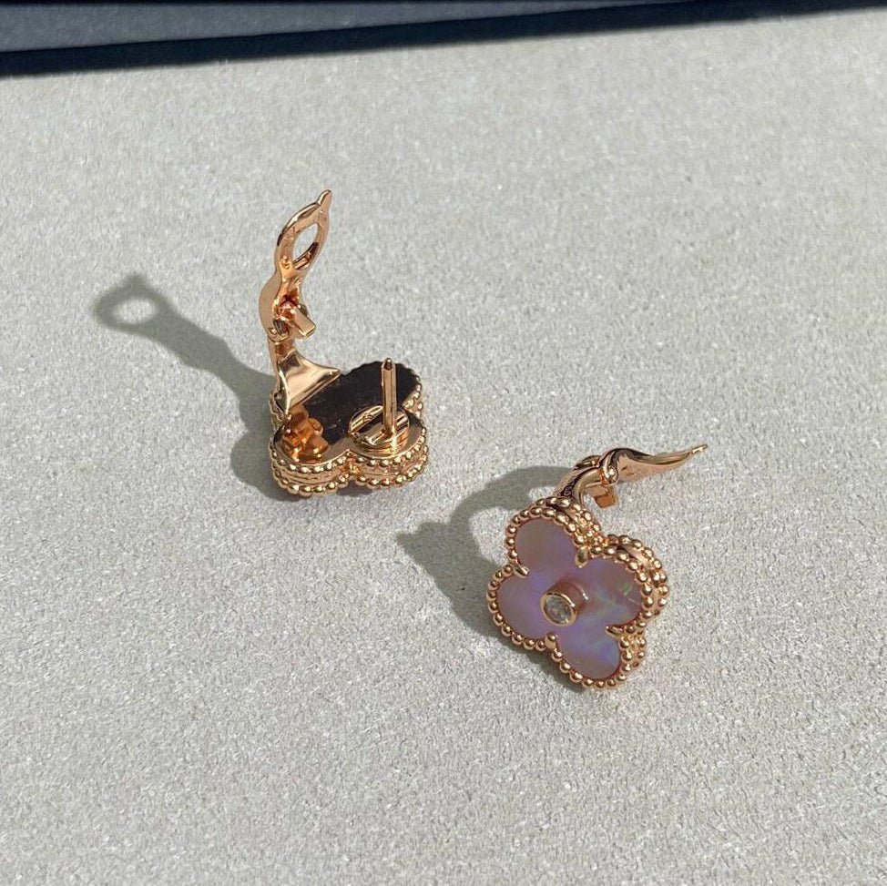 [Garvey ]CLOVER MEDIUM 1 DIAMOND PINK EARRINGS