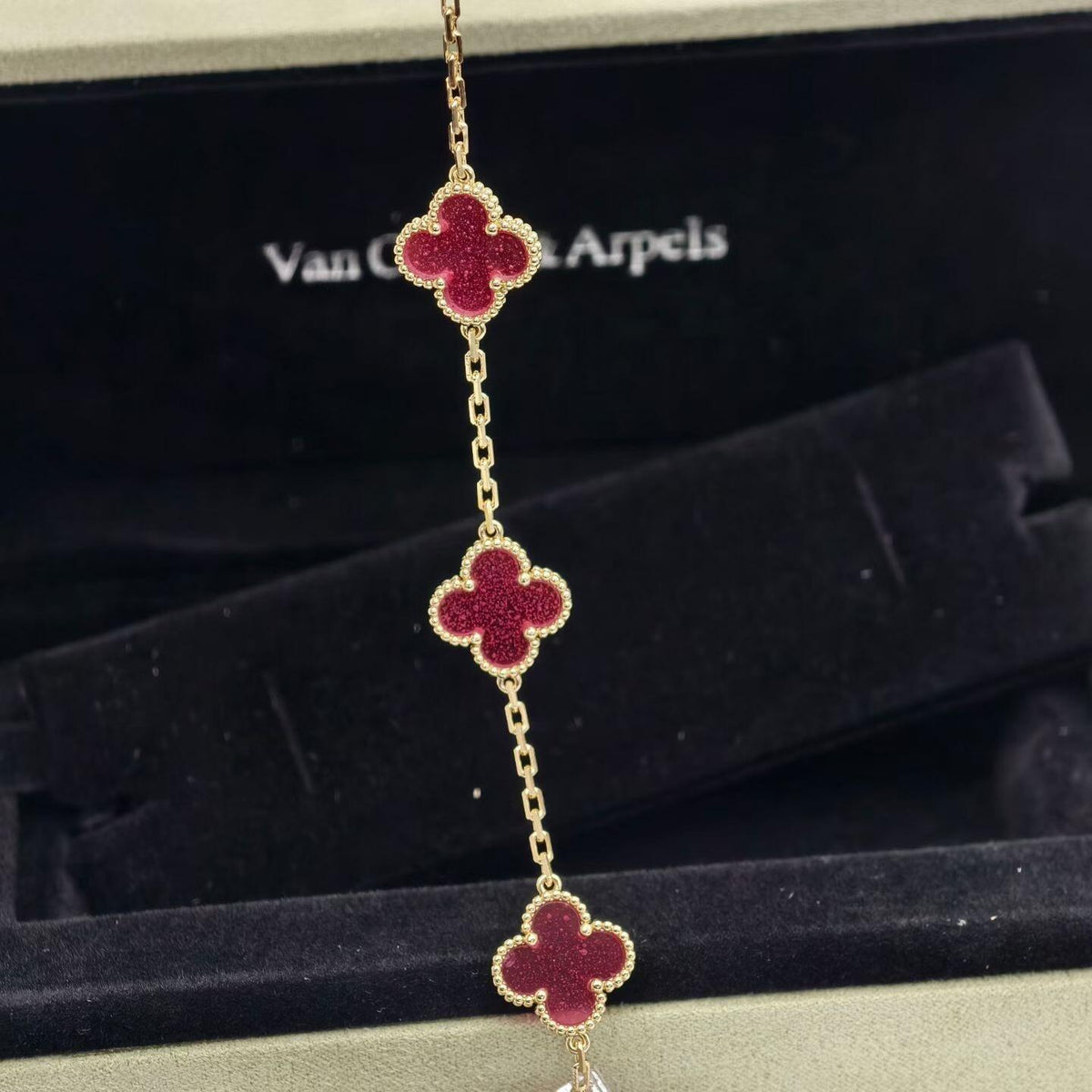 [Garvey]NEW CLOVER 5 MOTIFS PINK ENAMEL BRACELET