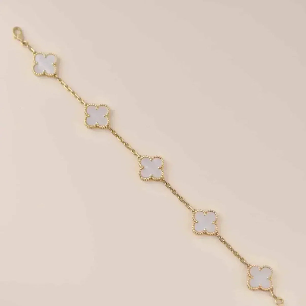 [Garvey ]CLOVER WHITE PEARL MOP 5 MOTIF BRACELET COLLECTION