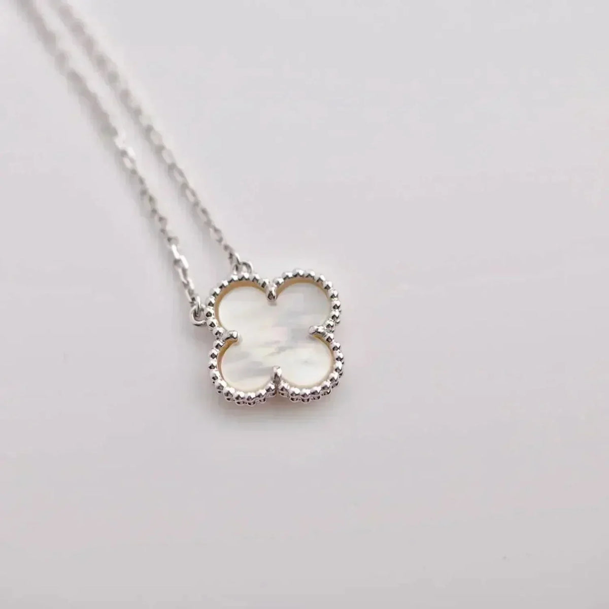 [Garvey ]CLOVER  15MM WHITE MOTHER-OF-PEARL SILVER