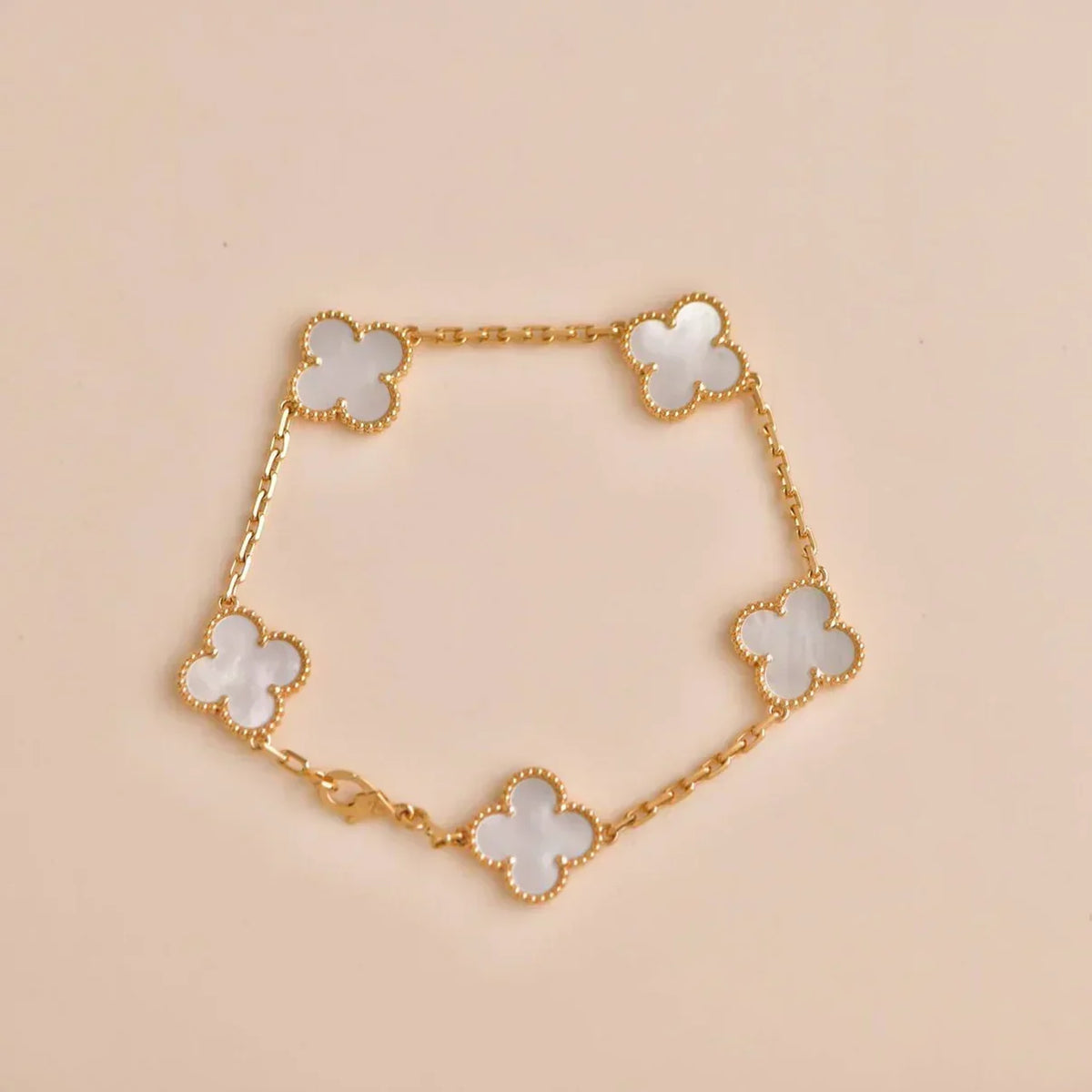 [Garvey ]CLOVER WHITE PEARL MOP 5 MOTIF BRACELET COLLECTION