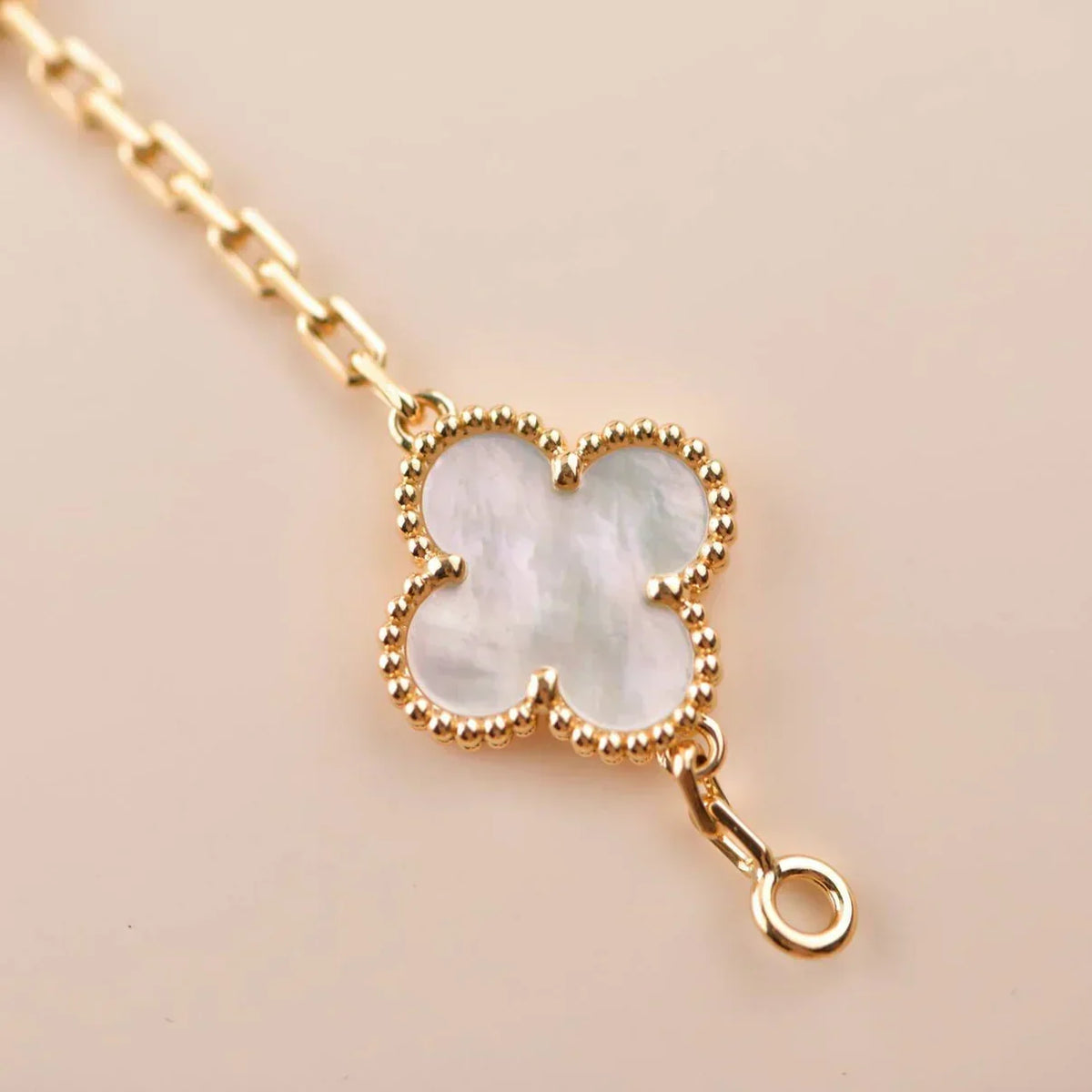 [Garvey ]CLOVER WHITE PEARL MOP 5 MOTIF BRACELET COLLECTION