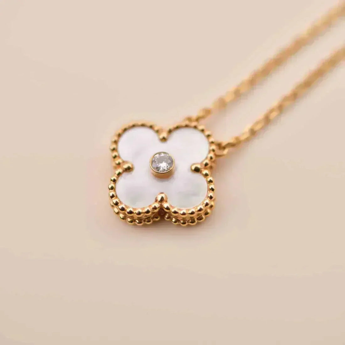 [Garvey ]CLOVER 15MM DIAMOND WHITE FRITILLARIA NECKLACE