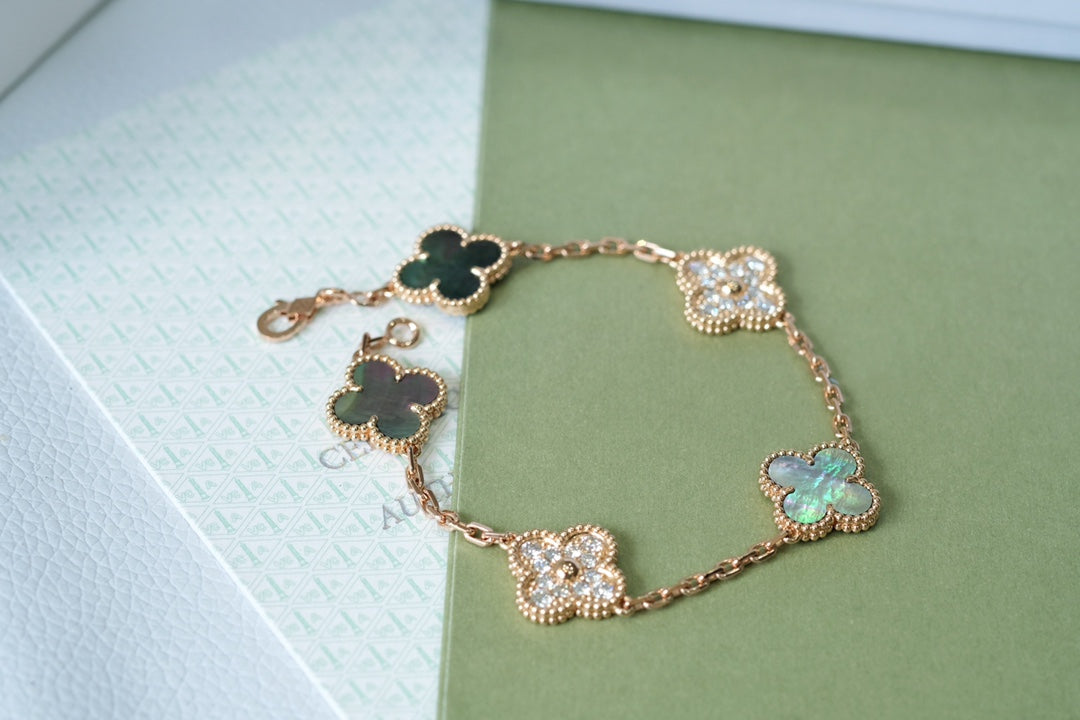 [Garvey ] CLOVER 5 MOTIF GRAY MOP BRACELET COLLECTION