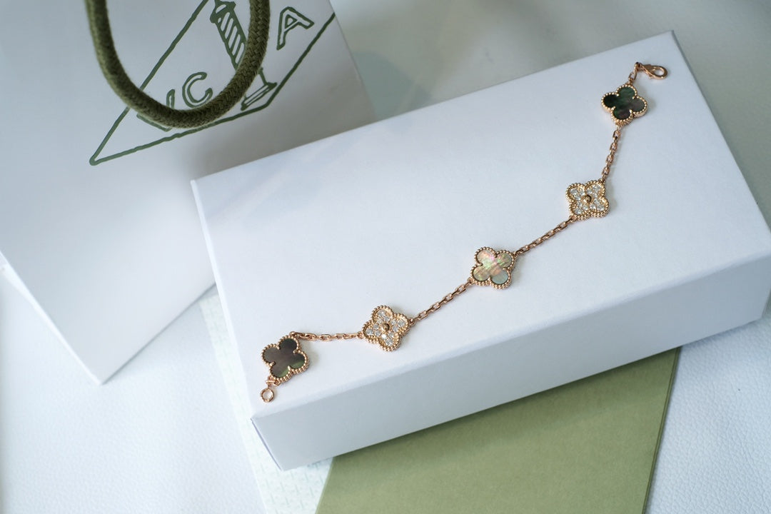 [Garvey ] CLOVER 5 MOTIF GRAY MOP BRACELET COLLECTION