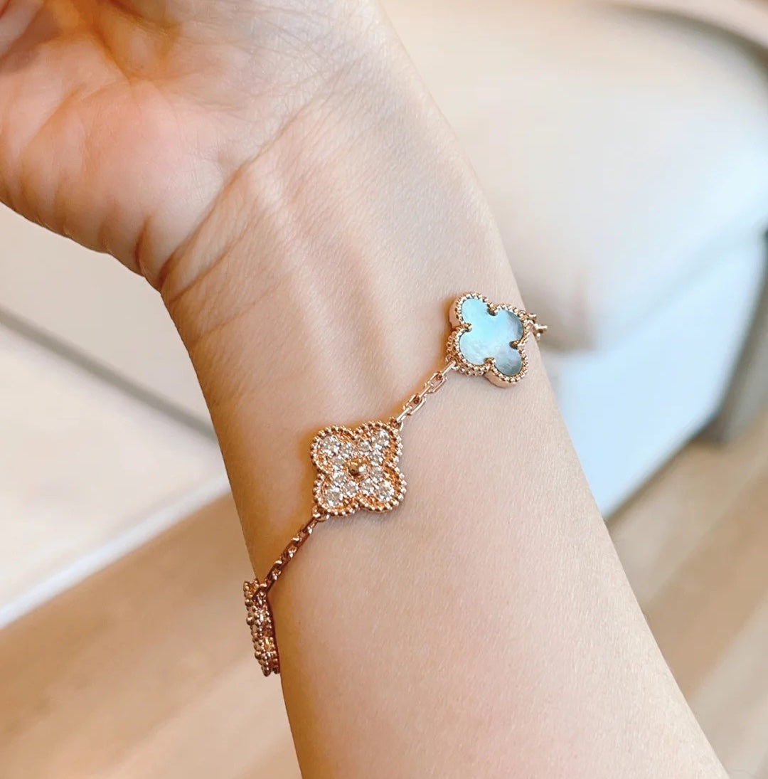 [Garvey]LUCKY CLOVER 5-MOTIF BRACELET - GREY MOTHER-OF-PEARL COLLECTION