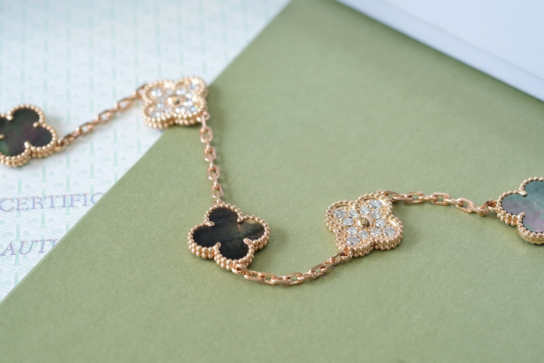 [Garvey ] CLOVER 5 MOTIF GRAY MOP BRACELET COLLECTION