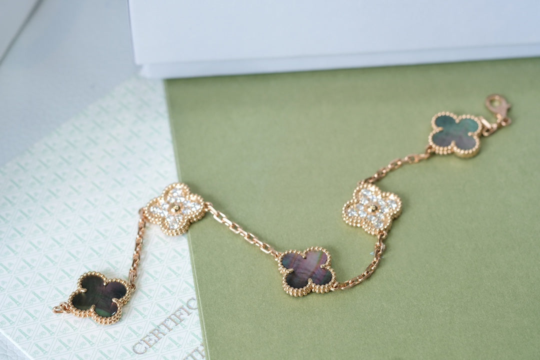 [Garvey ] CLOVER 5 MOTIF GRAY MOP BRACELET COLLECTION