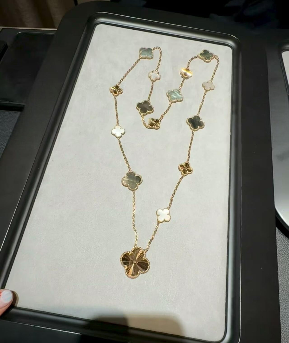[Garvey ]DETACHABLE CLOVER 15(11+4) FLOWER ROSE GOLD NECKLACE SET