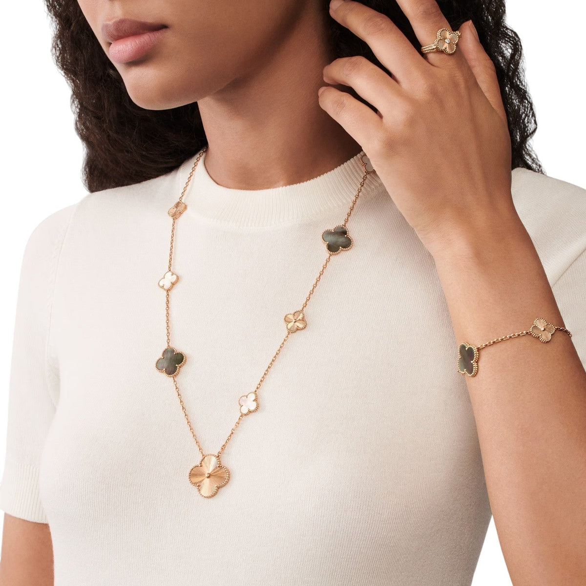 [Garvey ]DETACHABLE CLOVER 15(11+4) FLOWER ROSE GOLD NECKLACE SET
