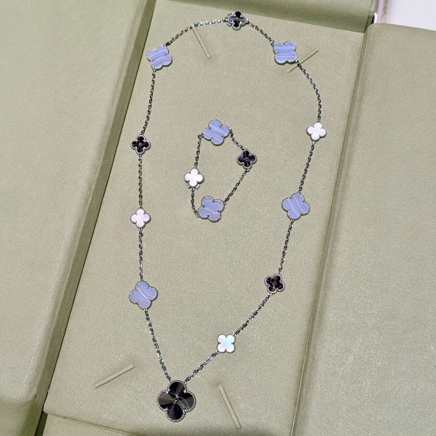[Garvey]DETACHABLE 15-MOTIF CLOVER STATEMENT SET - PURPLE CHALCEDONY & LASER