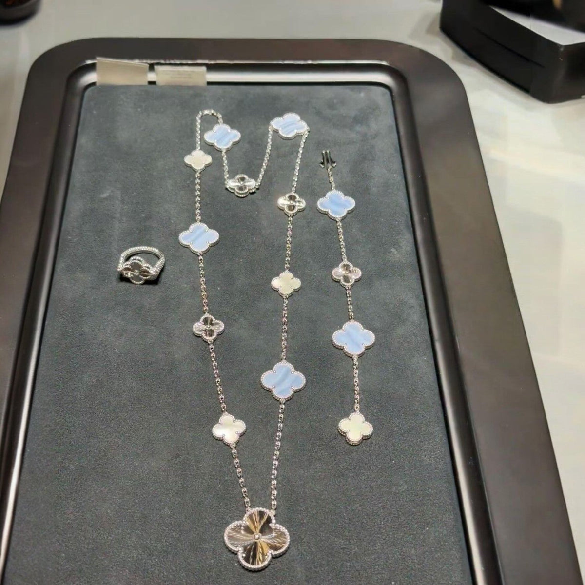 [Garvey ]DETACHABLE CLOVER 15(11+4) FLOWER SILVER NECKLACE SET