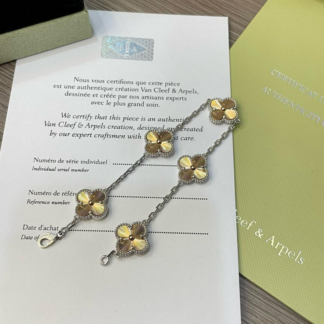 [Garvey ]CLOVER  5 MOTIFS  CHRISTMAS LIMITED EDITION BRACELET