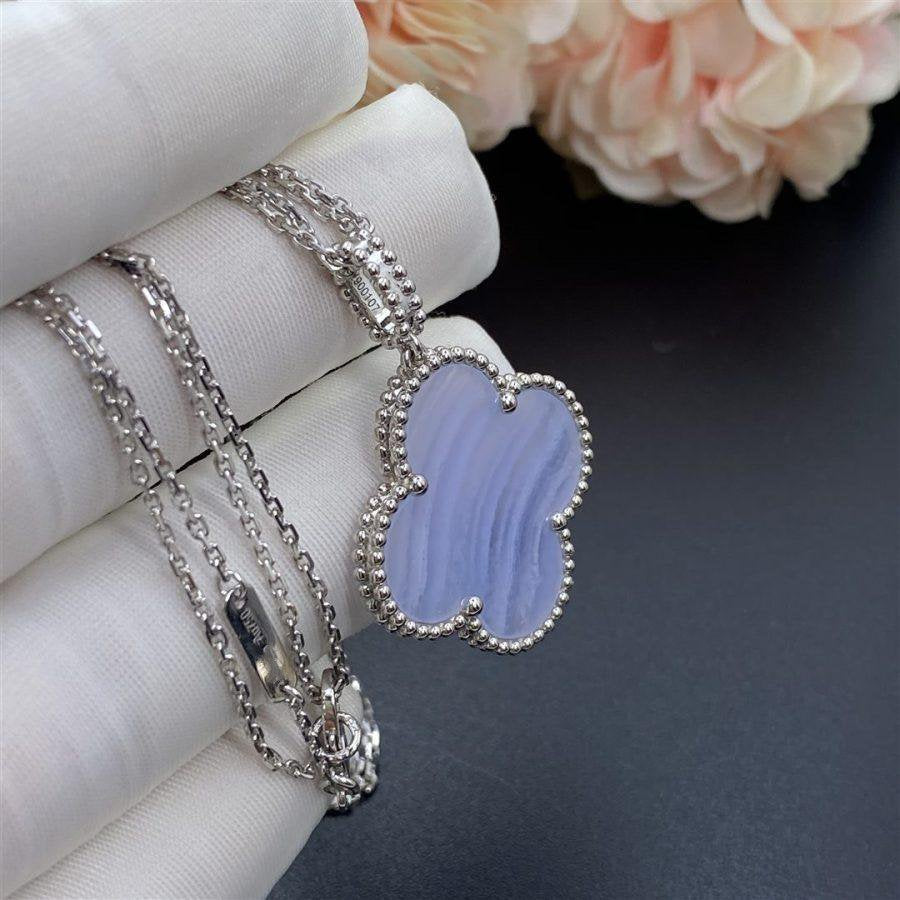 [Garvey ]CLOVER SILVER CHALCEDONY BIG CLOVER NECKLACE