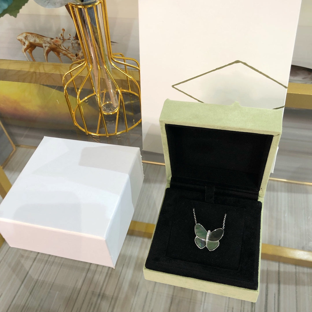 [Garvey ]LARGE BUTTERFLY SILVER PENDANT DIAMOND NECKLACE