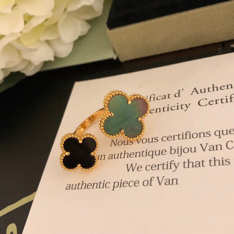 [Garvey ]CLOVER BETWEEN THE FINGER RING