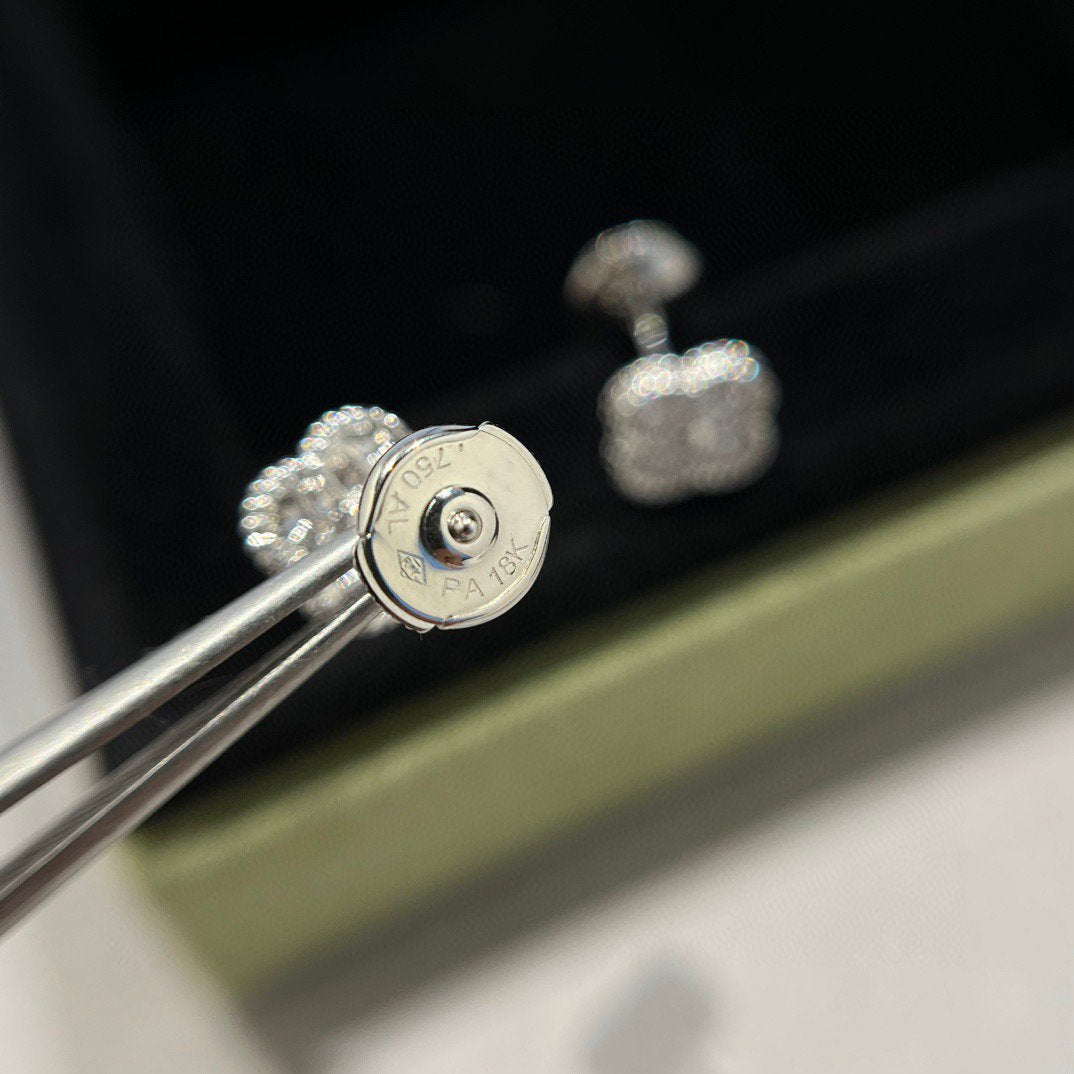 [Garvey ]CLOVER MINI DIAMOND STUD EARRINGS