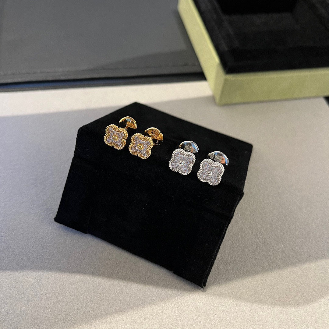 [Garvey ]CLOVER MINI DIAMOND STUD EARRINGS