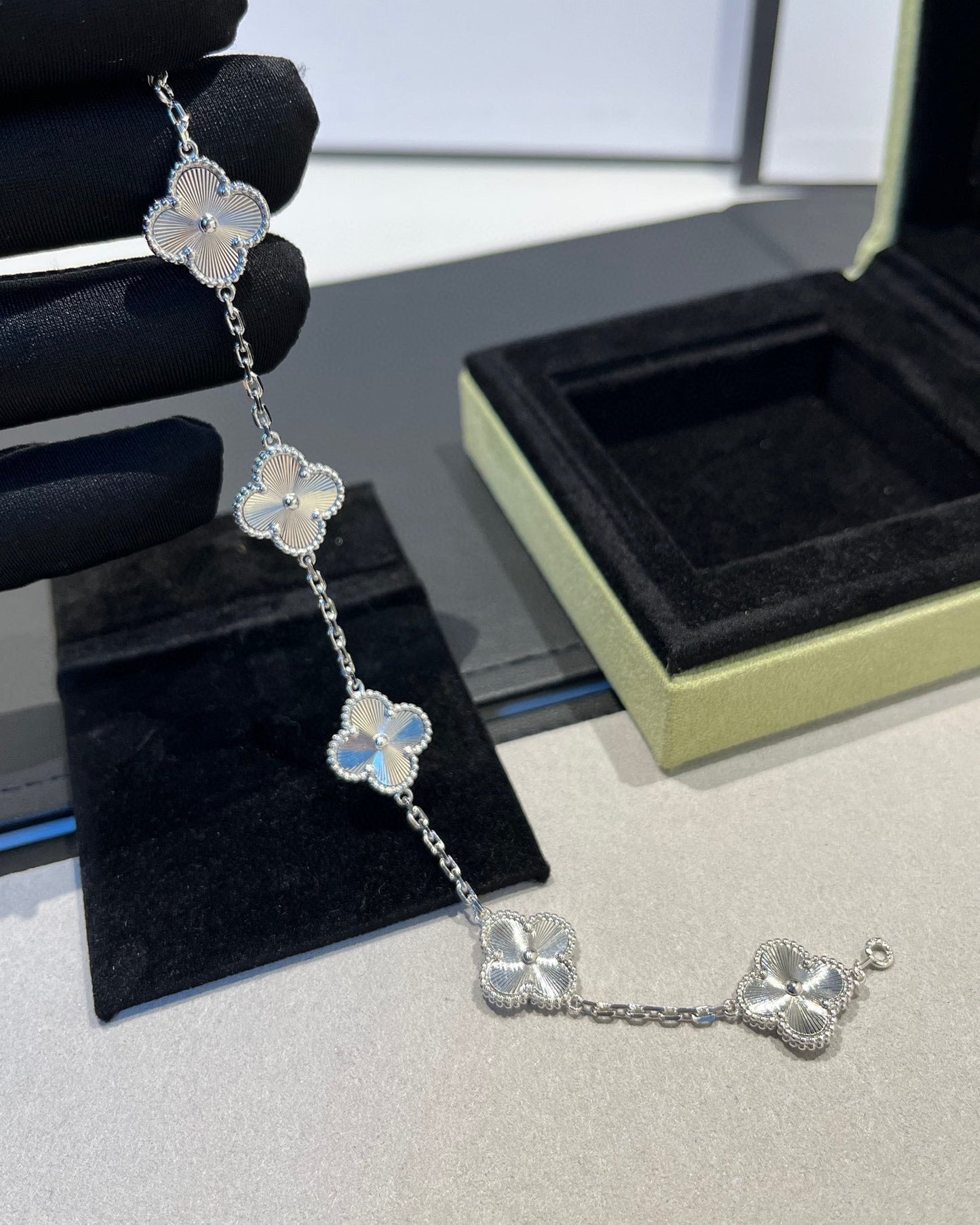 [Garvey]LUCKY CLOVER 5-MOTIF BRACELET - LASER COLLECTION
