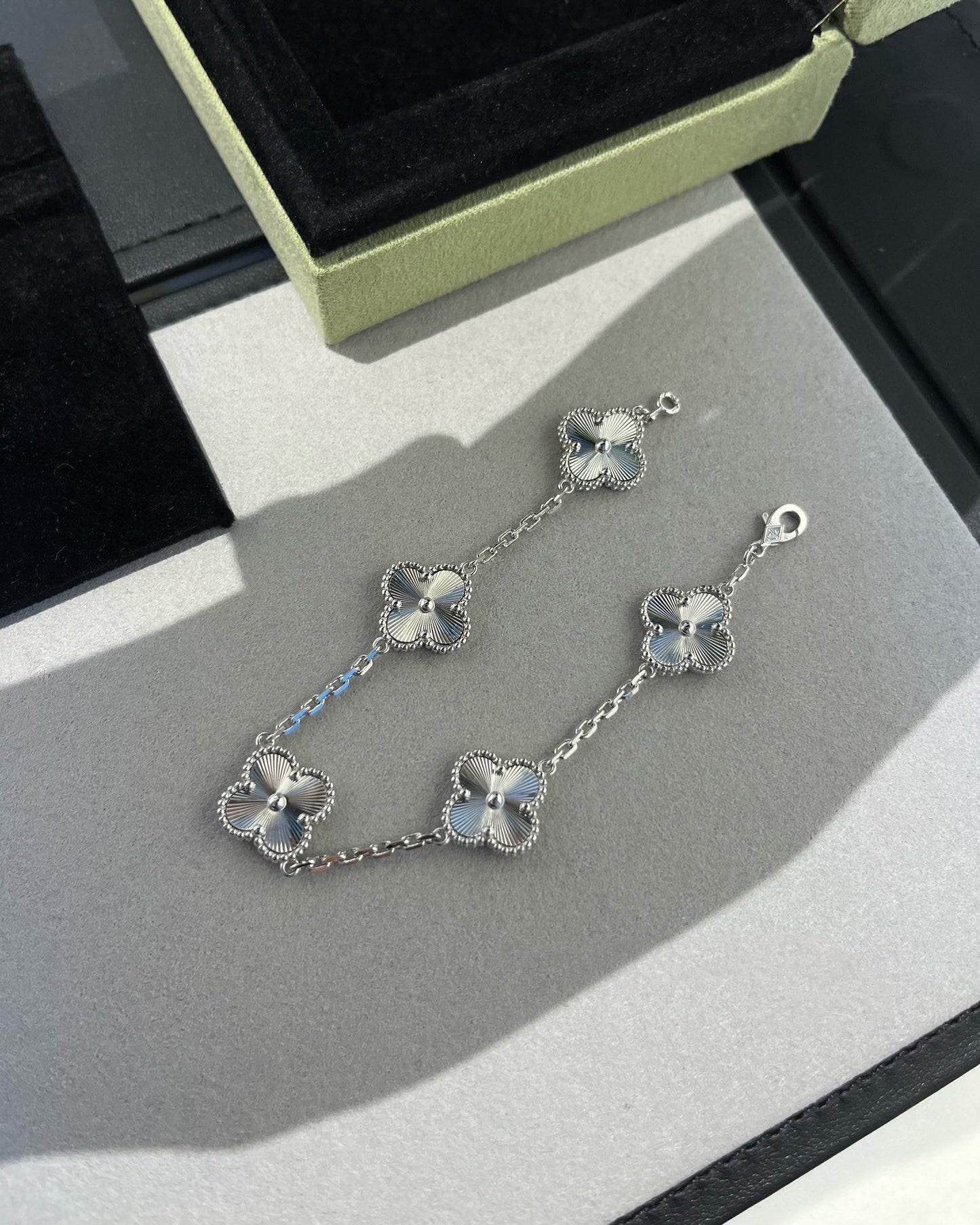[Garvey]LUCKY CLOVER 5-MOTIF BRACELET - LASER COLLECTION